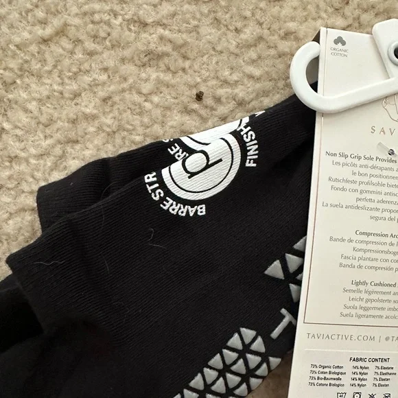 NWT pure barre barre stronger finisher challenge sticky socks medium black - Picture 2 of 2